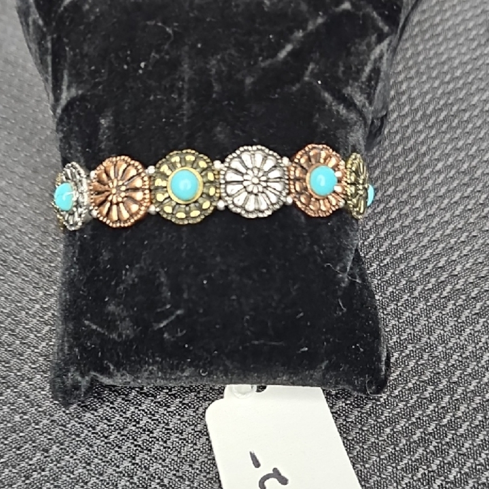 Chic Floral Bracelet with Turquoise and Bronze Accents